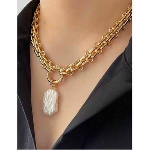 Elegant 18k Gold plated Chain Necklace with Water Pearl Pendant